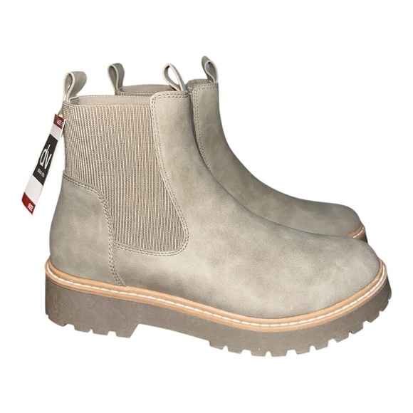 DV by Dolce Vita women’s LEIGHA Chelsea Boot size 10 - Picture 1 of 10